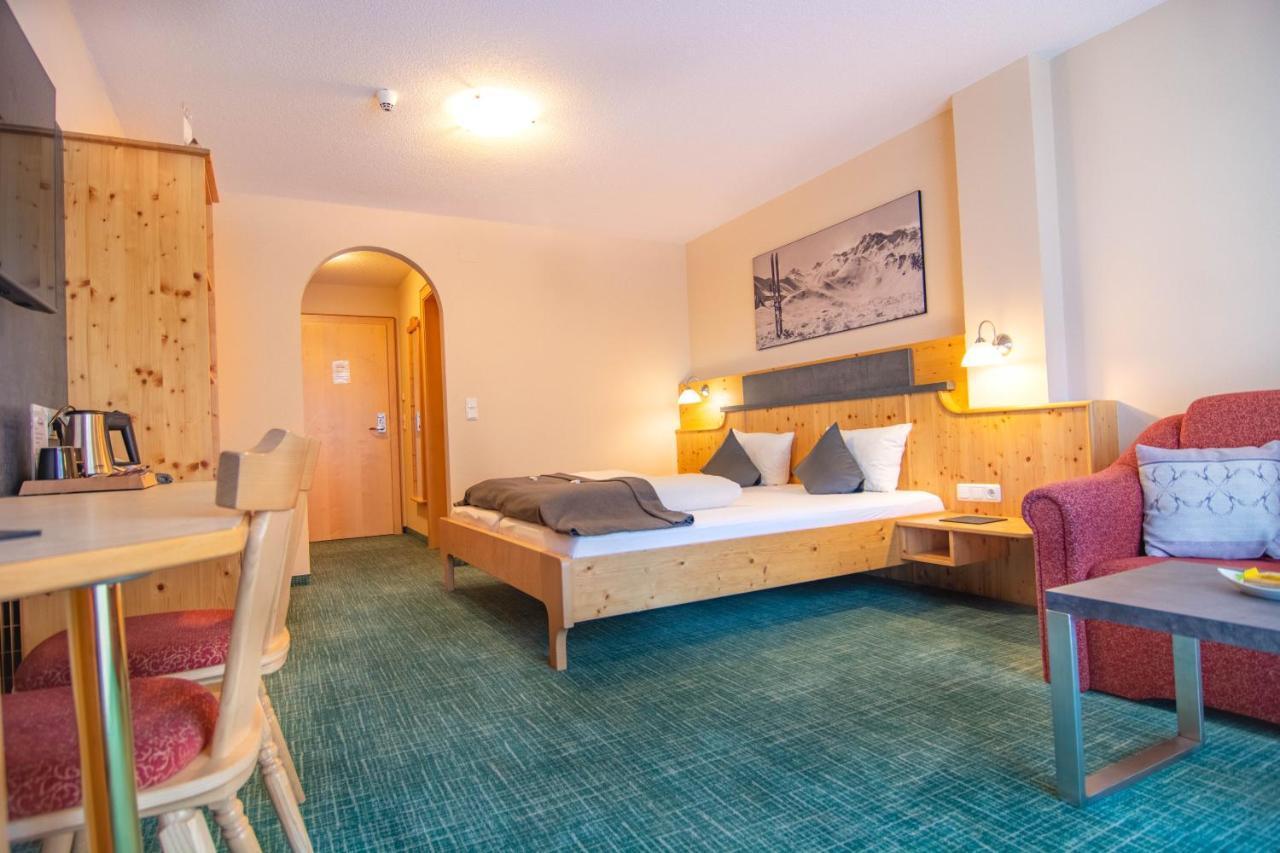 Hotel Garni Alpenhof Ишгль Экстерьер фото