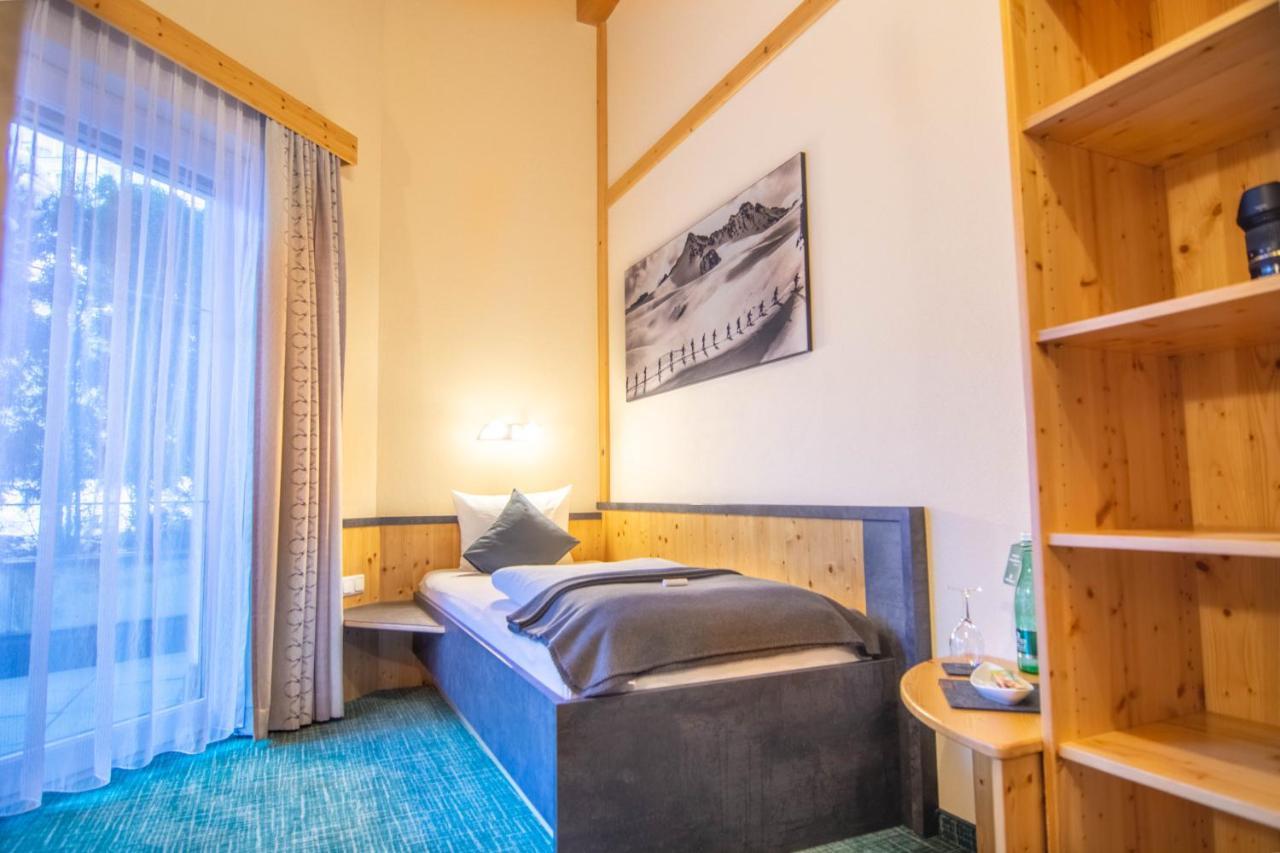 Hotel Garni Alpenhof Ишгль Экстерьер фото