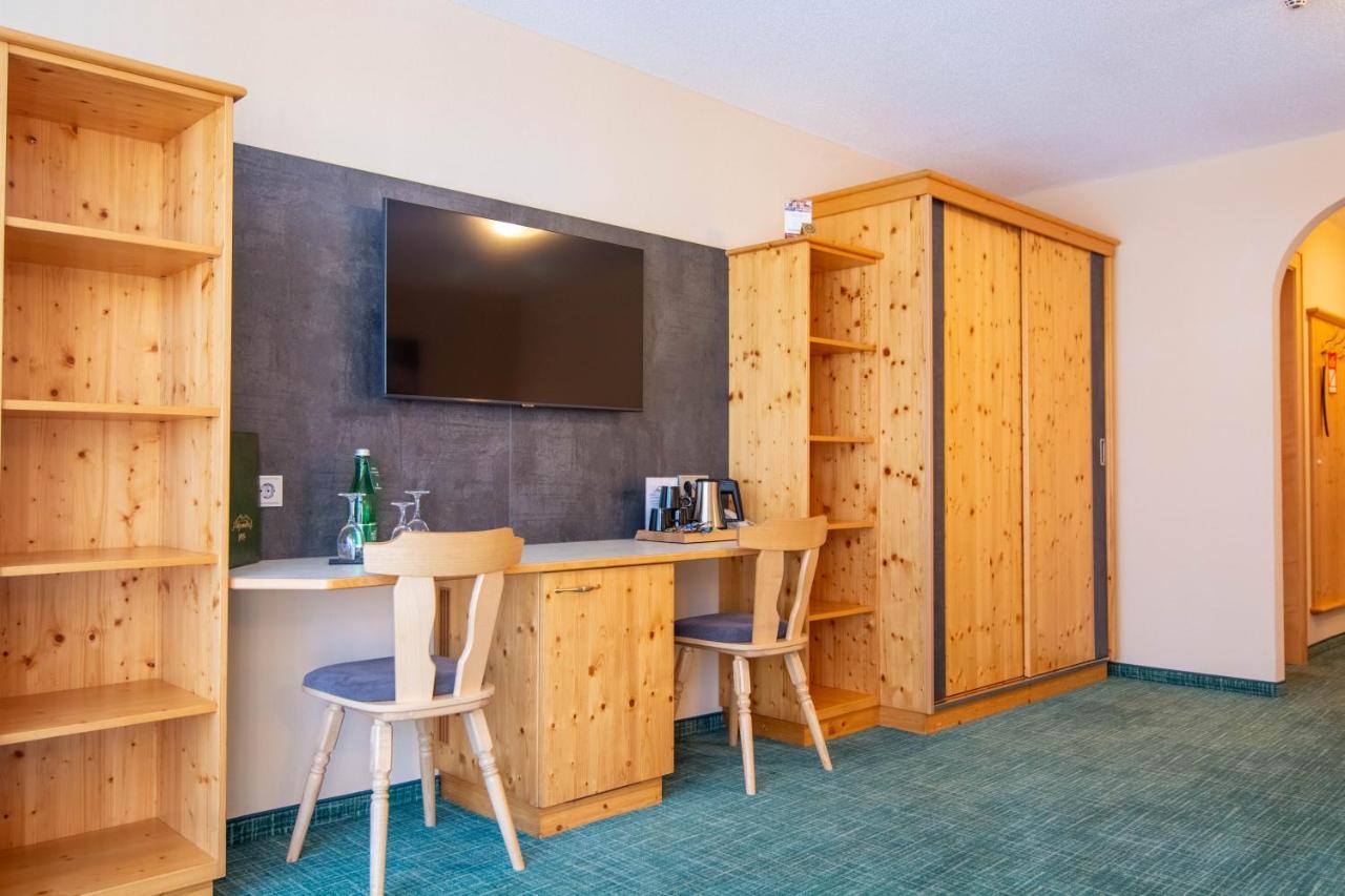 Hotel Garni Alpenhof Ишгль Экстерьер фото