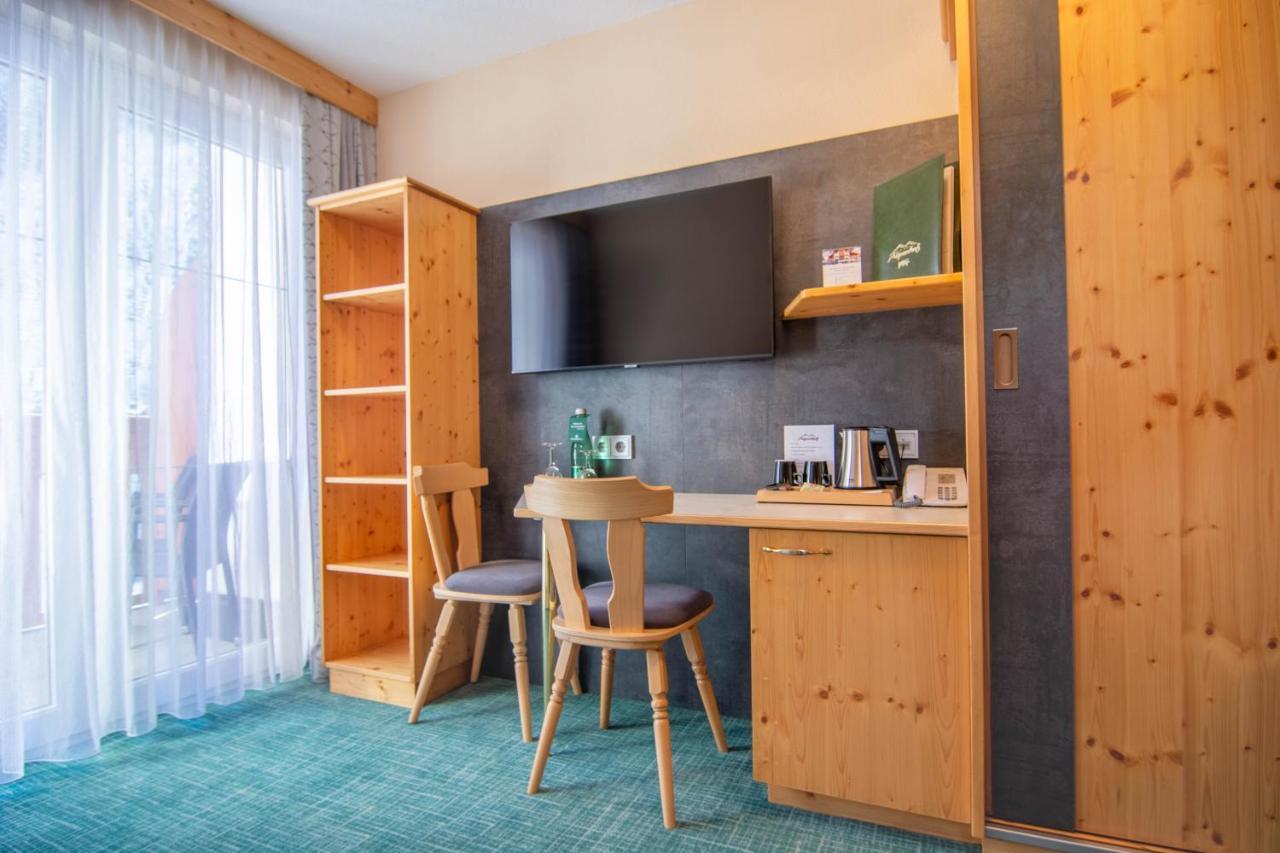 Hotel Garni Alpenhof Ишгль Экстерьер фото
