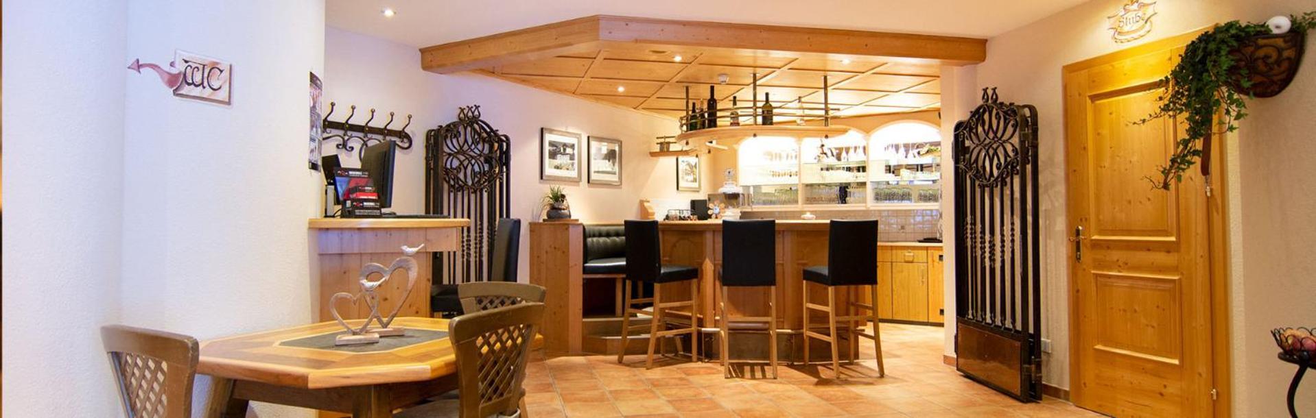 Hotel Garni Alpenhof Ишгль Экстерьер фото