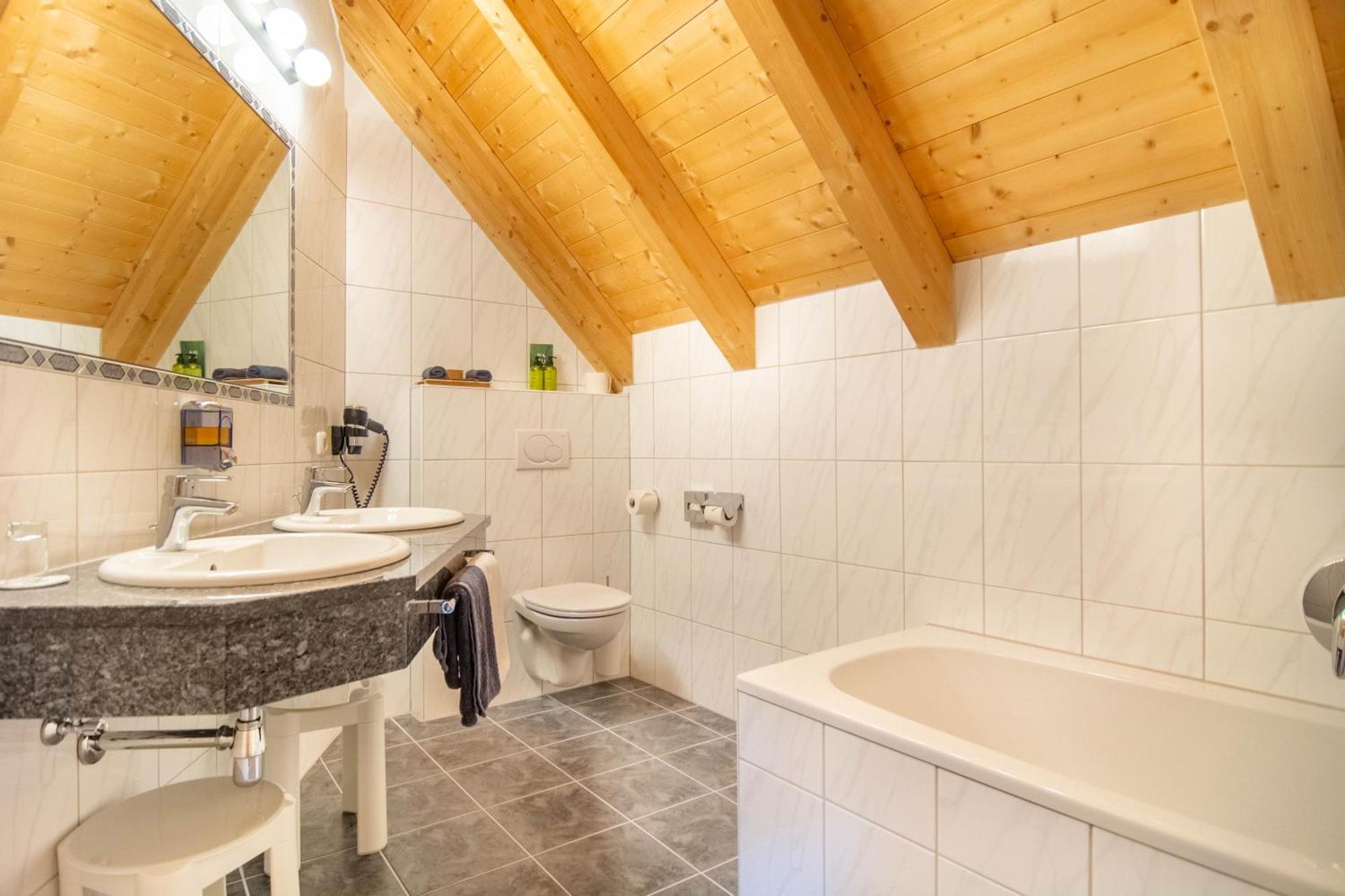 Hotel Garni Alpenhof Ишгль Экстерьер фото