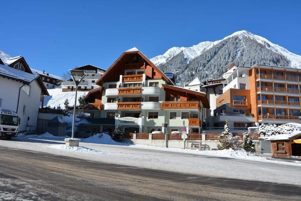 Hotel Garni Alpenhof Ишгль Экстерьер фото